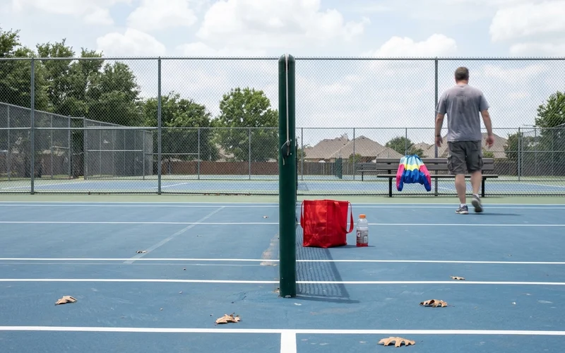 Durable municipal court surface with regulation striping and heavy-duty fencing